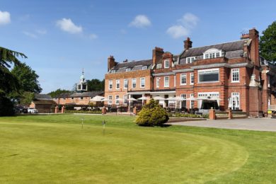 View of golf club exterior